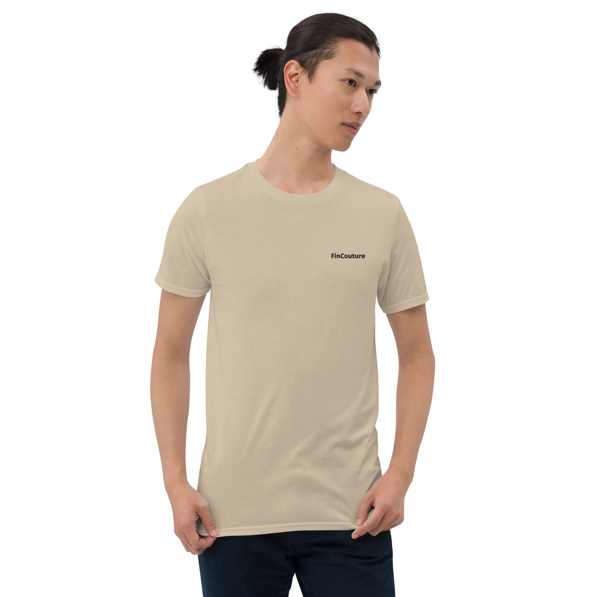 Beige FinCouture Logo T‑Shirt als minimalistisches Finance Basic für Banking und Consulting