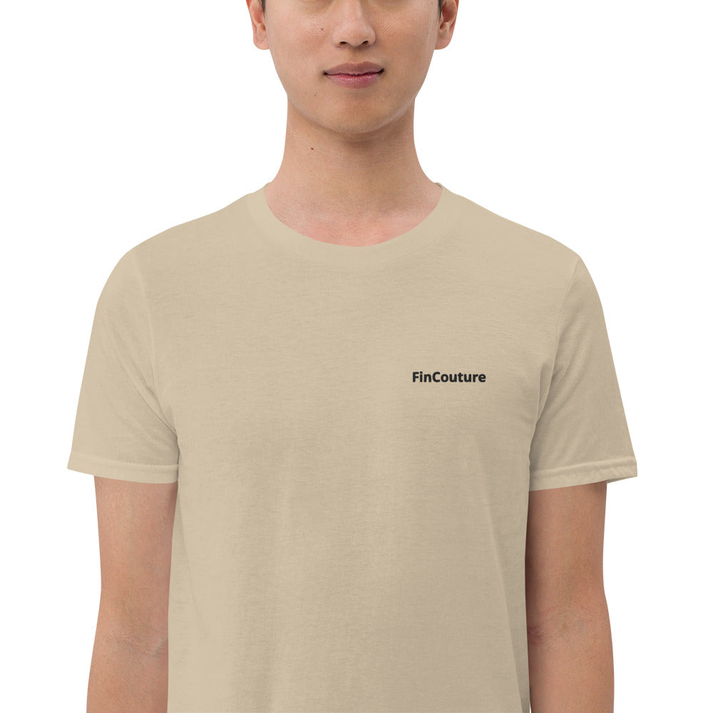 Beige FinCouture Logo T‑Shirt als minimalistisches Finance Basic für Banking und Consulting