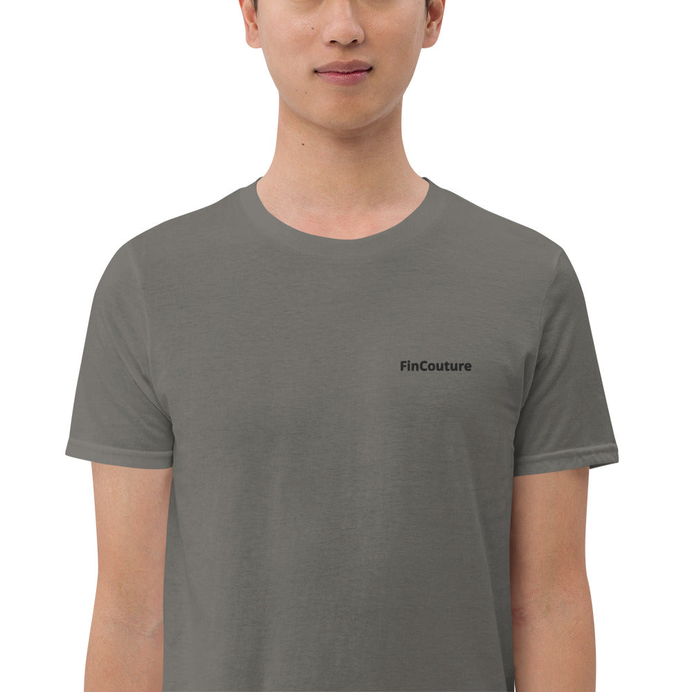 Graues FinCouture Logo T‑Shirt als minimalistisches Finance Basic für Banking und Consulting