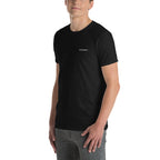 Schwarzes FinCouture Logo T‑Shirt als minimalistisches Finance Basic für Banking und Consulting