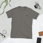 Graues FinCouture Logo T‑Shirt als minimalistisches Finance Basic für Banking und Consulting