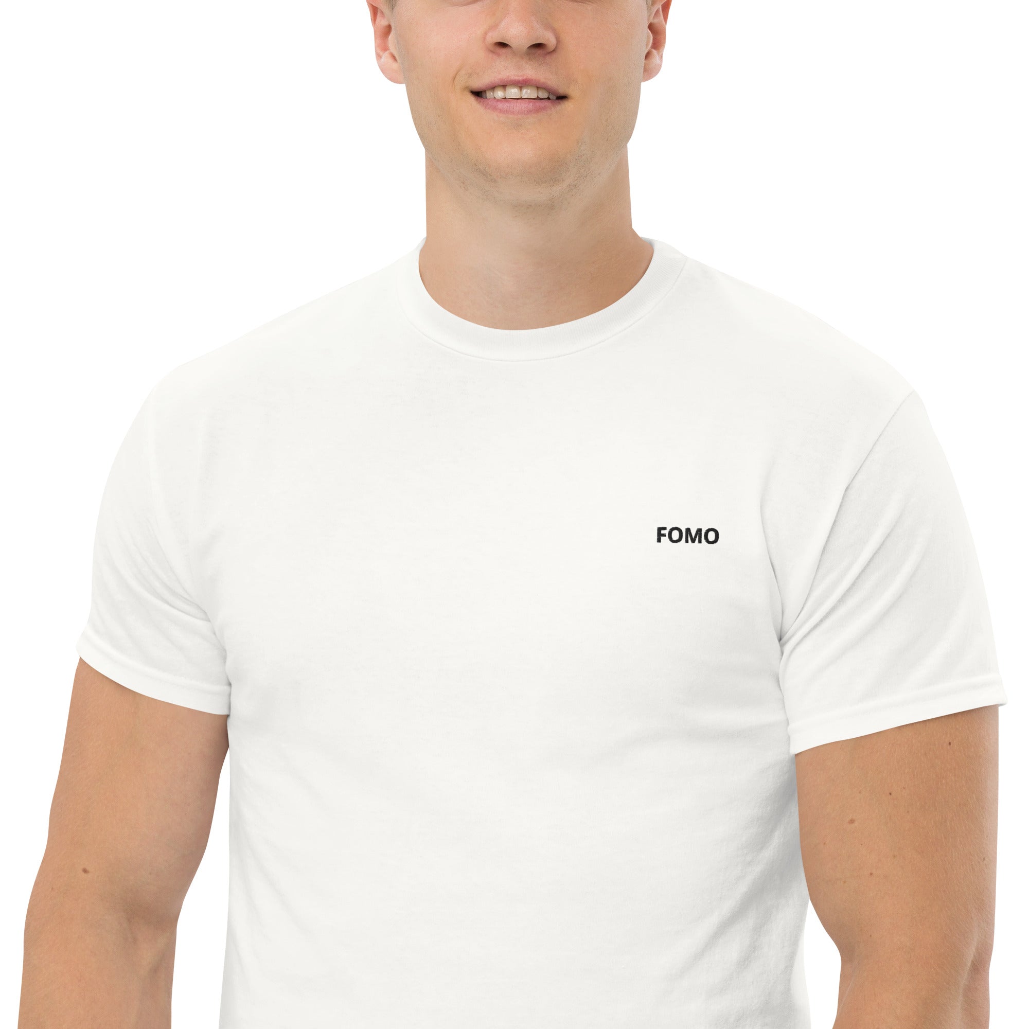 Weißes Unisex FOMO T‑Shirt für Trader, Investoren und Krypto-Fans